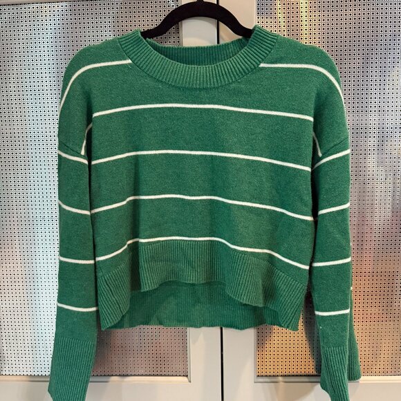 Hippy Rose Blue Bell Sleeve Crop Sweater Size M - Picture 1 of 3